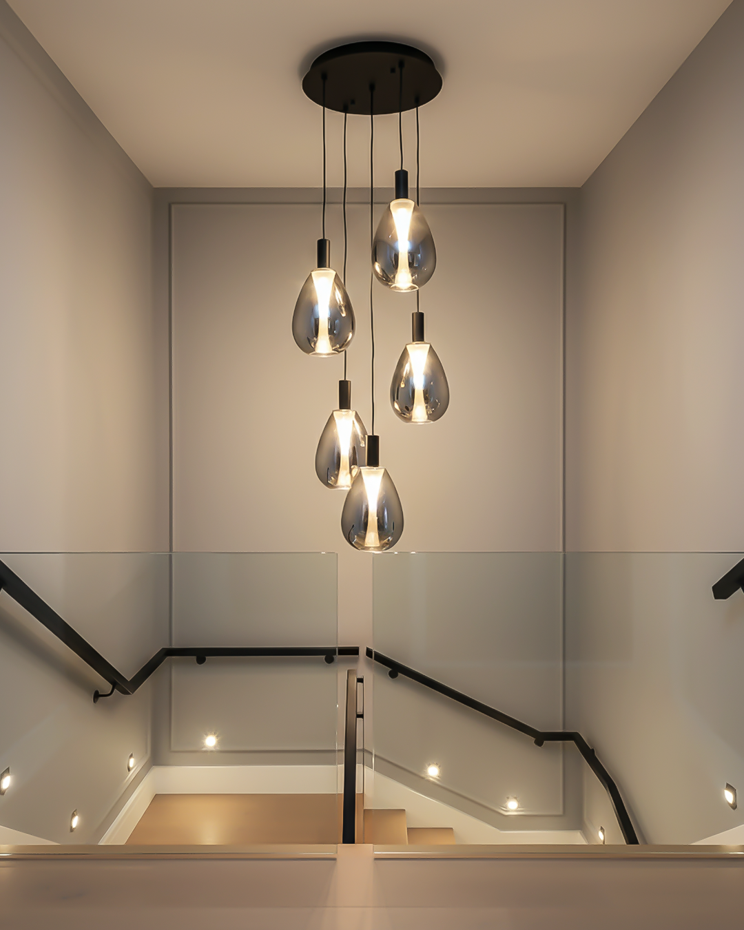 LÁMPARA COLGANTE LED NEGRA 27W 3000K - TAMAÑO D350 MM CANOPY / Ø140×260×5PCS / WIRE 1.5 M - LUZ 3000K (BLANCO CÁLIDO) - 27W