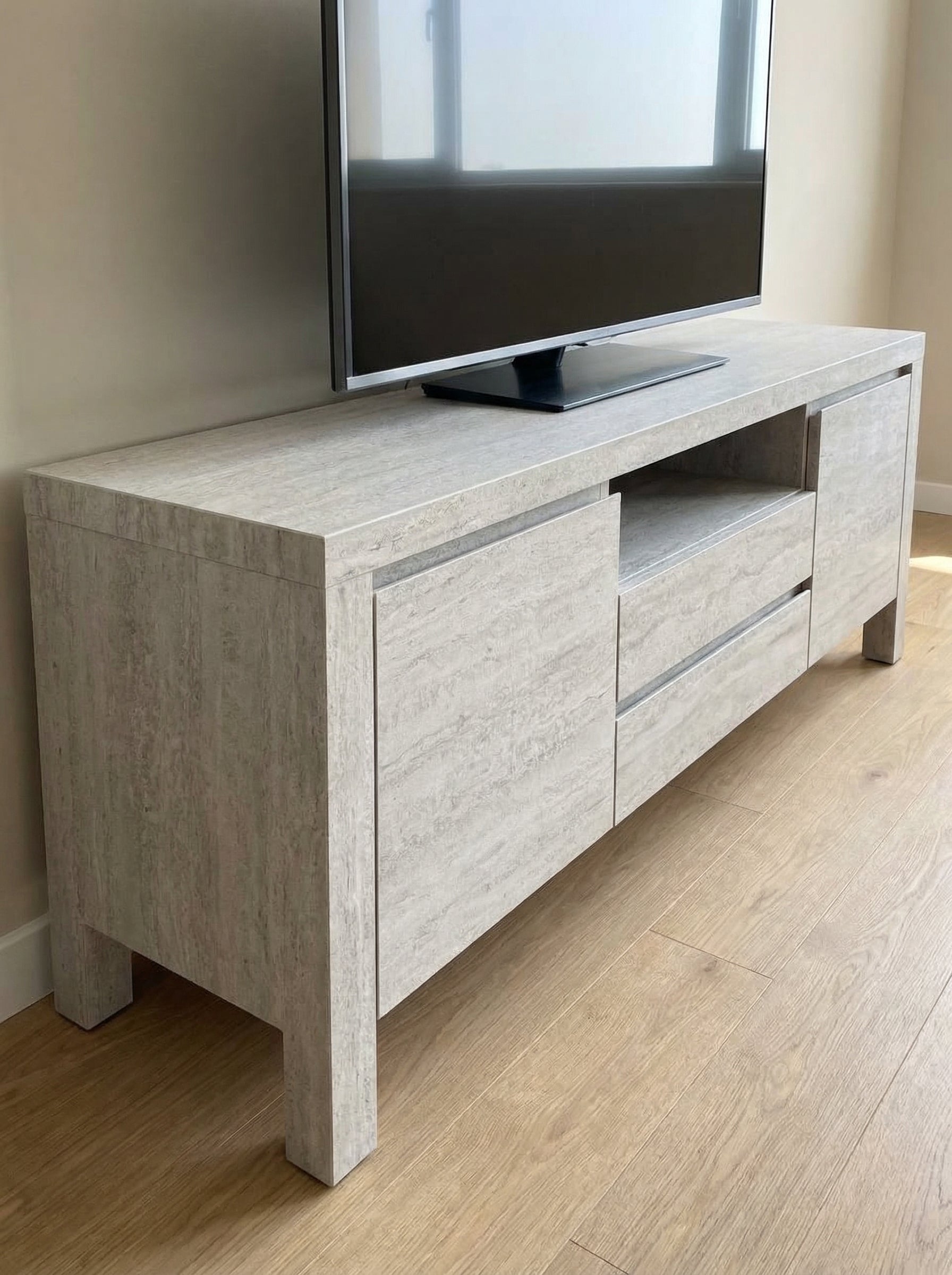 TABLERO MELAMINA AGLOMERADO HIDRÓFUGO HMR - GRIS CONCRETO CLARO - 1220×2440 – 16MM / 18MM – TAPACANTOS Y CANTOS DISPONIBLES