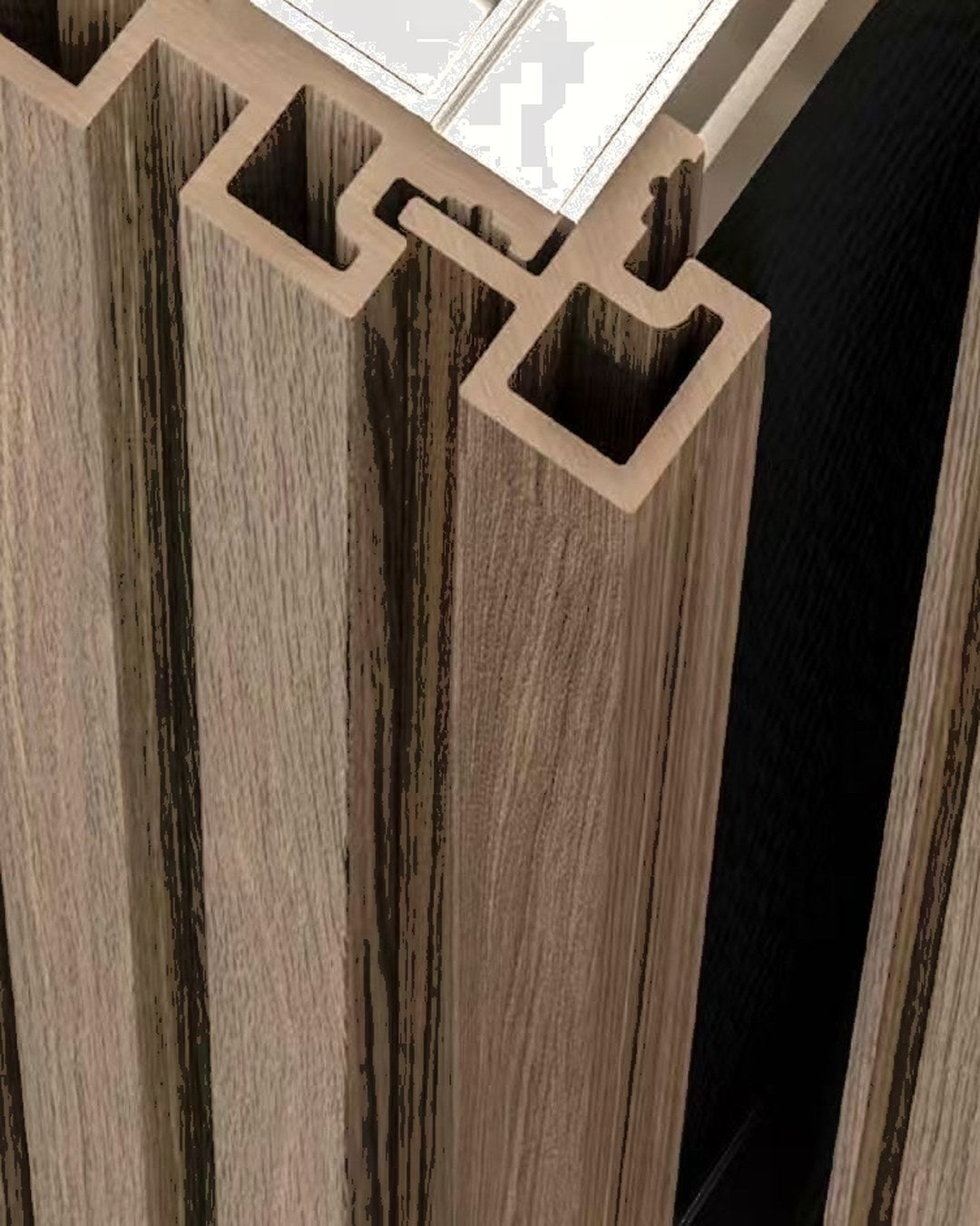 ESQUINERO A PARA LÁMINA WPC EXTERIOR 2900×43×43MM | SEA SAND
