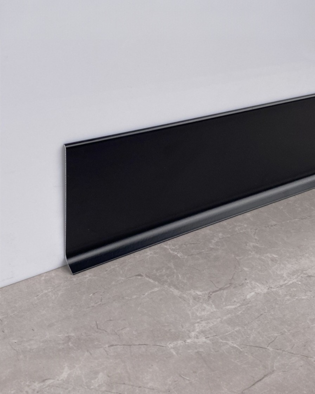 LÍNEA DE RODAPIÉ ADHESIVA DE 10 CM - ALUMINIO - 2.50ML