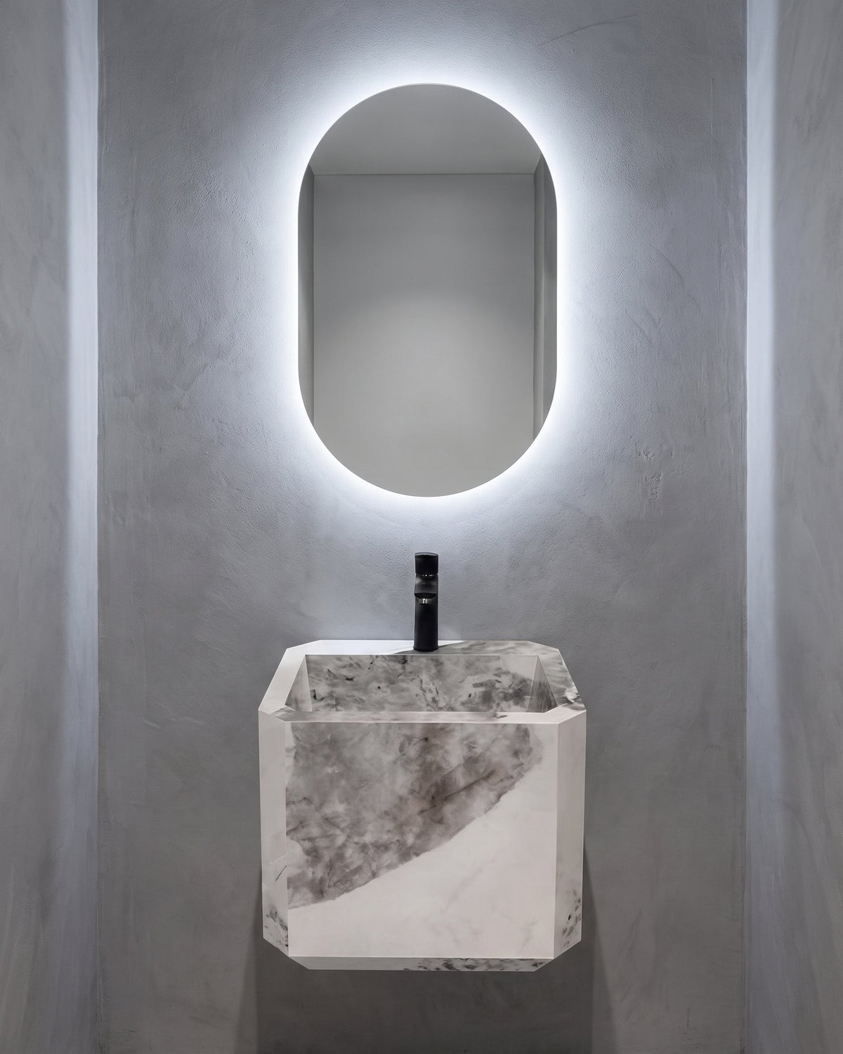 Conjunto De Lavabo + Espejo Led - Piedra Sinterizada - Mármol Gris Veteado - 50 Cm - 92-Rock-1005 instalado en un baño