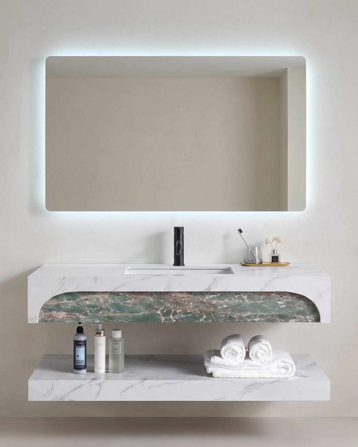 Conjunto De Lavabo + Espejo Led - Piedra Sinterizada - Mármol Blanco Con Veta Verde - 110 Cm - 92-Rock-2011 instalado en un baño