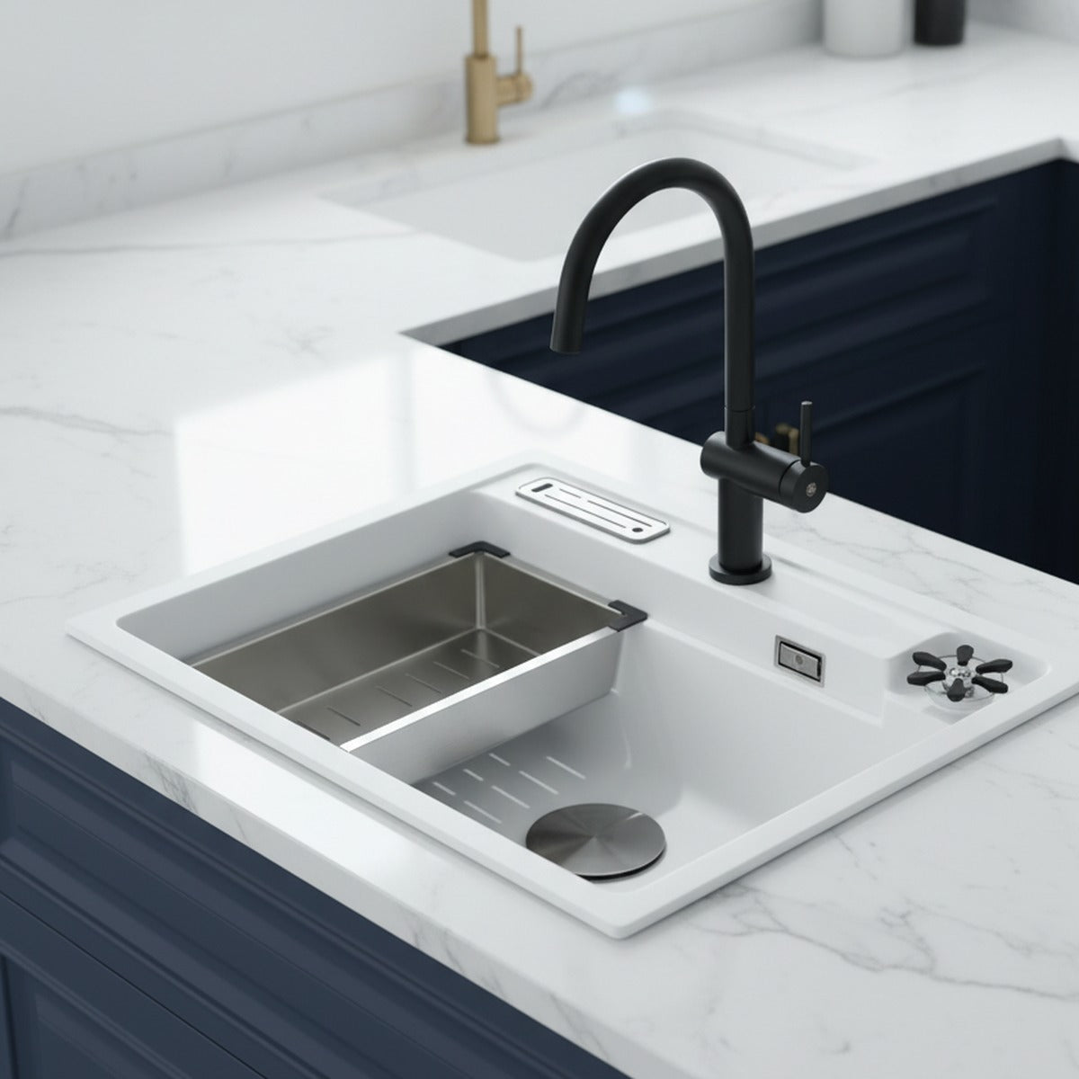 Fregadero de granito 62 cm blanco con enjuagador de vasos y portacuchillos instalado en una cocina